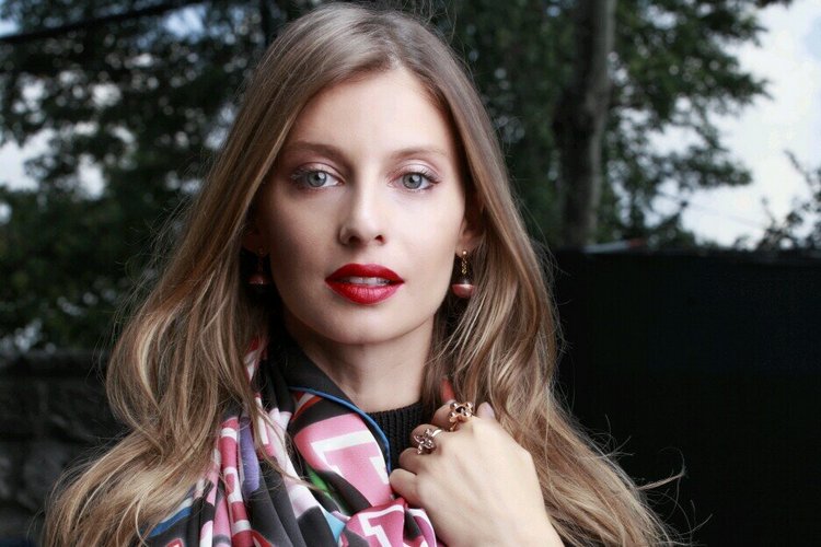 Туба Юнсал турецкая актриса