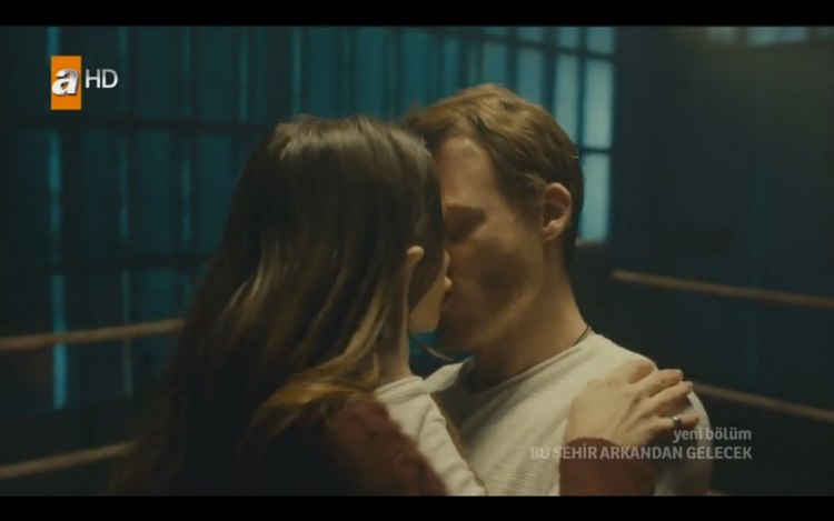 Турецкие актеры Керем Бюрсин и Лейла Лидия Тугутлу, Керем Бюрсин и Лейла Лидия Тугутлу, Керем Бюрсин и Лейла Лидия Тугутлу турецкие актеры