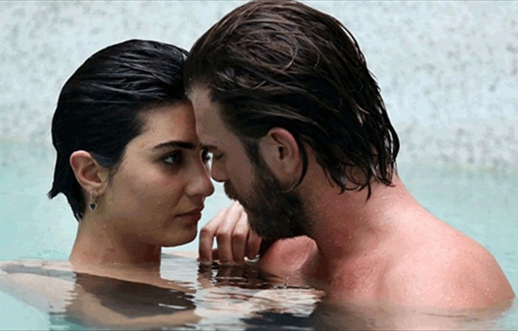 Туба Бюйюкюстюн Турецкие актеры Туба Бюйюкюстюн и Кыванч Татлытуг, Туба Бюйюкюстюн и Кыванч Татлытуг, Туба Бюйюкюстюн и Кыванч Татлытуг турецкие актеры