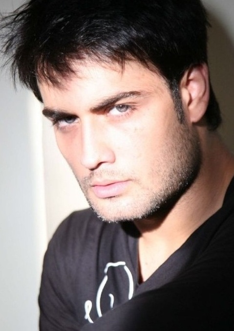 Вивиан Дсена индийский актер