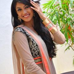 Mrunal_Thakur_15