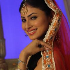 Mouni Roy_18