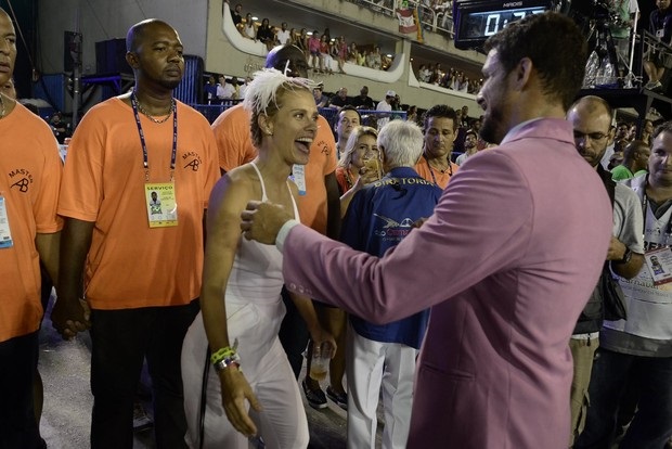 Бразильский актер Кауа Реймонд, Кауа Реймонд, Кауа Реймонд бразильский актер и бразильская актриса Каролина Дикман, Каролина Дикман, Каролина Дикман бразильская актриса