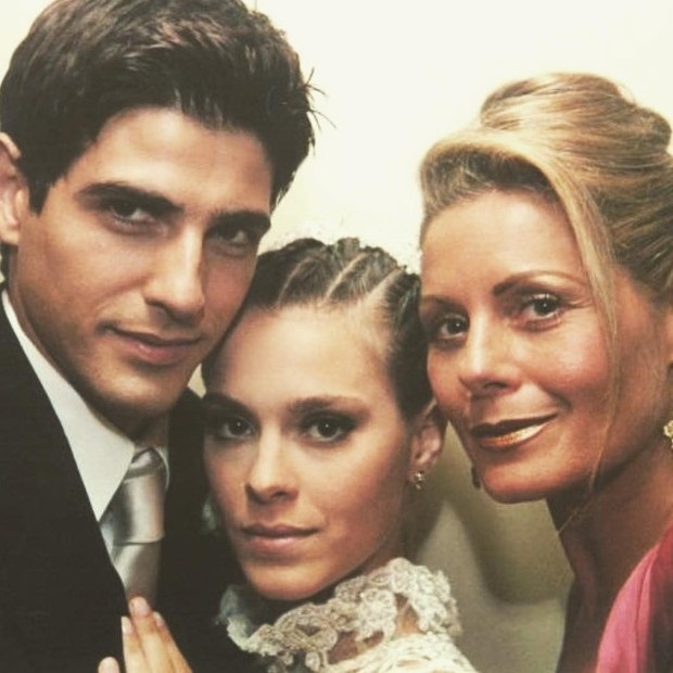 Бразильские актеры Каролина Дикман, Вера Фишер,Рейнальдо Джаниччини в бразильском сериале "Семейные узы"