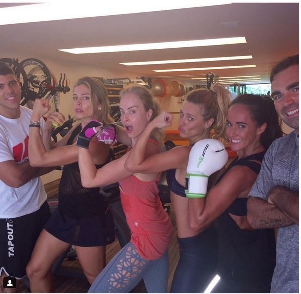 Бразильская актриса Каролина Дикман, Каролина Дикман, бразильская актриса Граци Массафера на тренировке