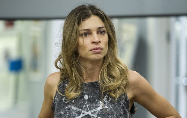 Бразильская актриса Граци Массафера в роли Лариссы в бразильском сериале "Тайные истины / Verdades Secretas"