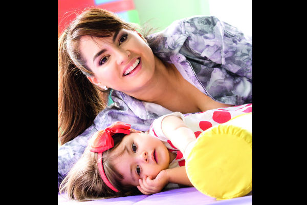 Бывшая гражданская жена мексиканского певца, Кристиана Кастро, Паола Эрасо, дочь мексиканского певца Кристиана Кастро - Рафаэла