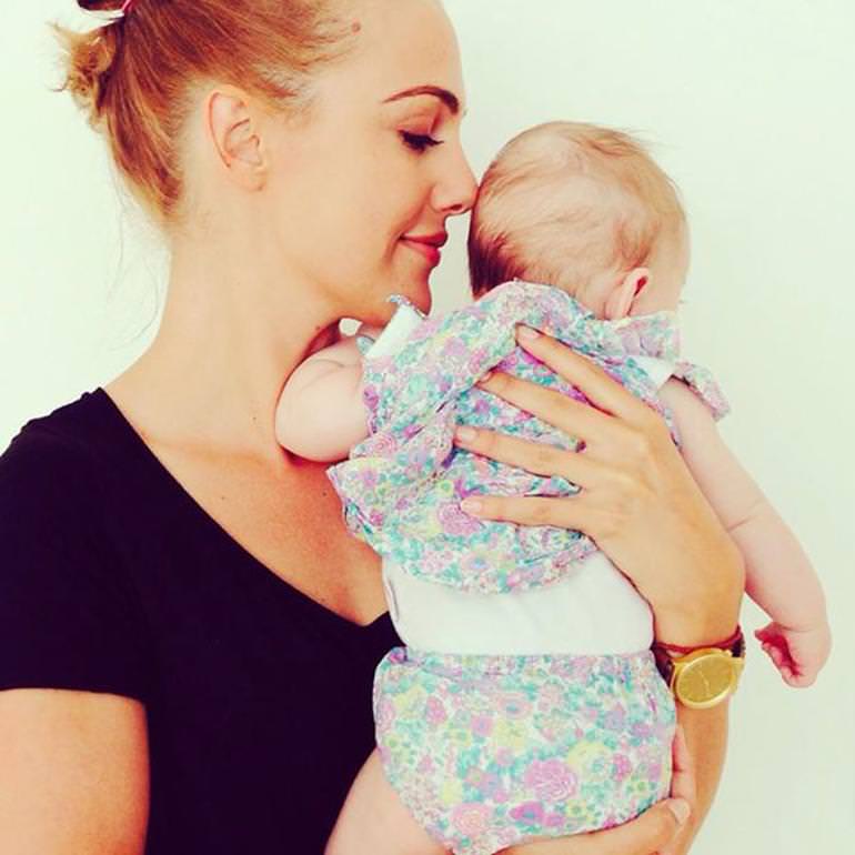 Турецкая актриса Мерьем Узерли с дочерью Ларой,  Мерьем Узерли с дочерью Ларой, Мерьем Узерли турецкая актриса с дочерью Ларой