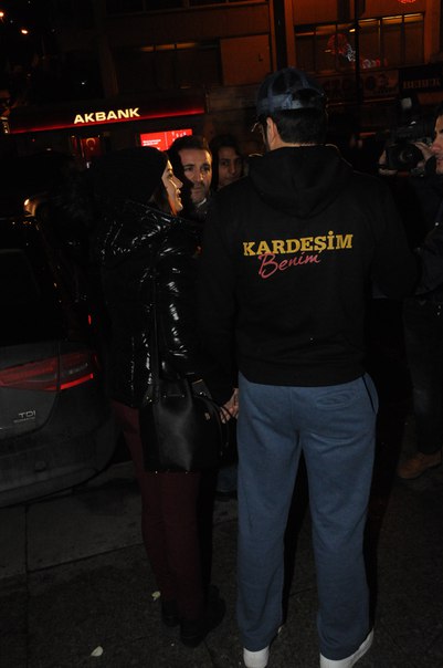 Турецкие актеры Фахрие Эвджен и Бурак Озчивит, Фахрие Эвджен и Бурак Озчивит, Фахрие Эвджен и Бурак Озчивит турецкие актеры