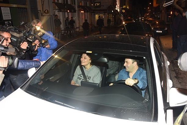 Турецкая актриса Нургюль Ешилчай с сыном Нежати и возлюбленным Озгюром Инал, Нургюль Ешилчай с сыном Нежати и возлюбленным Озгюром Инал, Нургюль Ешилчай турецкая актриса с сыном Нежати и возлюбленным Озгюром Инал