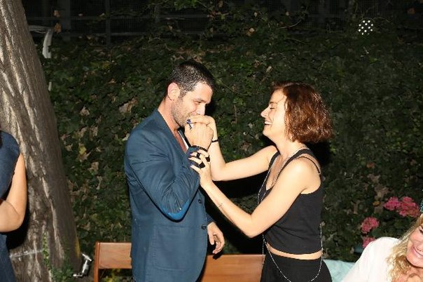 Турецкие актеры Керемджем Дурук и Седа Гювен, Керемджем Дурук и Седа Гювен, Керемджем Дурук и Седа Гювен турецкие актеры