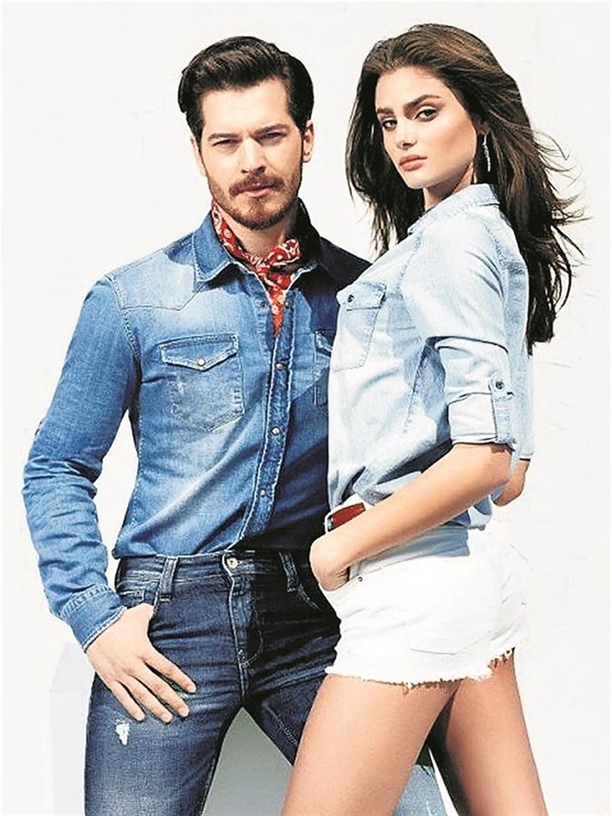 Турецкий актер Чагатай Улусой и американская модель Мари Тейлор Хилл, Чагатай Улусой и американская модель Мари Тейлор Хилл, Чагатай Улусой турецкий актер и американская модель Мари Тейлор Хилл