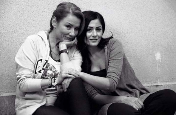 Турецкая певица Дениз Секи и турецкая актриса Дениз Чакыр, Дениз Секи и Дениз Чакыр, Дениз Секи турецкая певица и Дениз Чакыр турецкая актриса