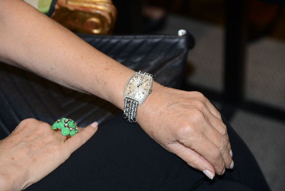 Часы турецкой актрисы Небахат Чехре, подаренные ей королем Кувейта