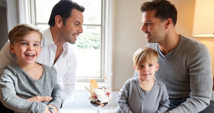 Латиноамериканский певец Рики Мартин и Джван Йосеф с детьми Рики Мартина, Рики Мартин и Джван Йосеф с детьми Рики Мартина, Рики Мартин латиноамериканский певец и Джван Йосеф с детьми Рики Мартина