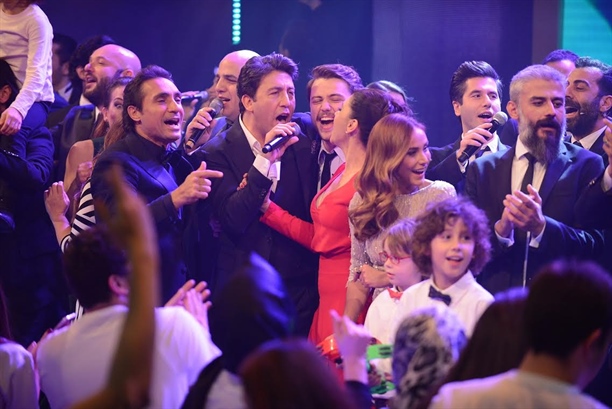 Турецкие актеры на благотворительном вечере, организованном фондом TEGV