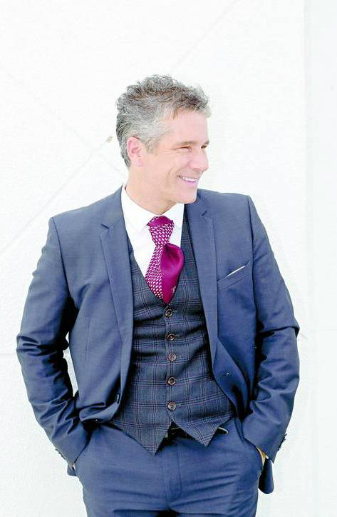 Венесуэльский актер Фернандо Каррильо, Джеймс Бонд, агент 007