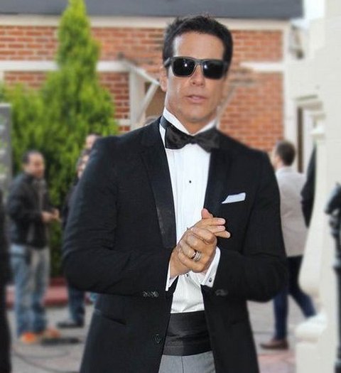 Венесуэльский актер Фернандо Каррильо, Джеймс Бонд, агент 007