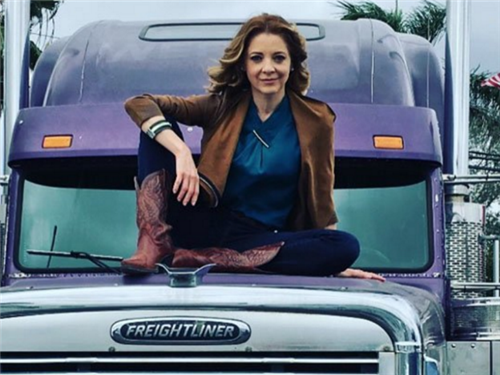 Мексиканская актриса Эдит Гонсалес, кенийский актер Арап Бетке, сериал «Ева»,  сериал «Дальнобойщица»