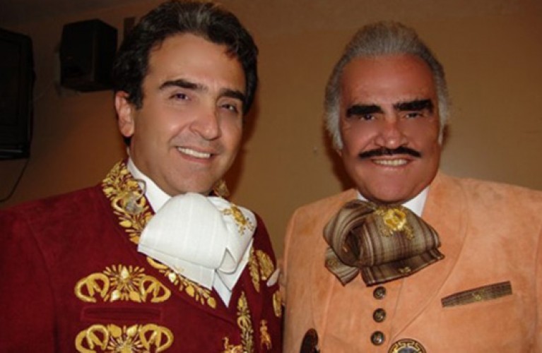 Мексиканский певец Висенте Фернандес, Дон Висенте Фернандес, младший сын мексиканского певца Висенте Фернандес-младший, мексиканский певец Алехандро Фернандес, мексиканский певец Висенте Фернандес-младший.