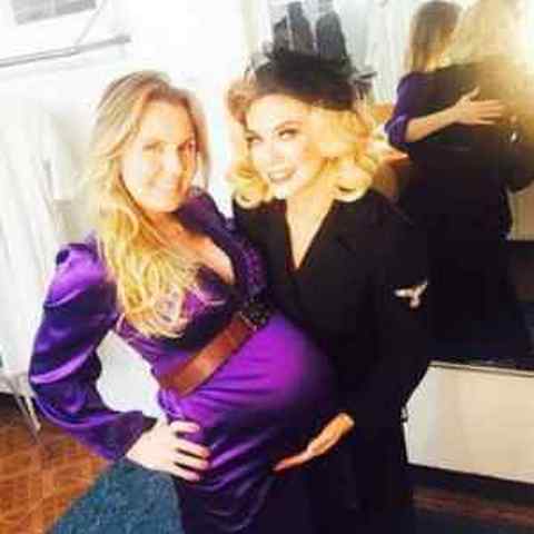 Мексиканская актриса Арасели Арамбула, мексиканская актриса Мишель Вьет.